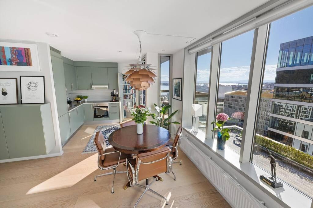 Modern 2Bed Room Sea View Apartment @ Oslo Barcode 외부 사진