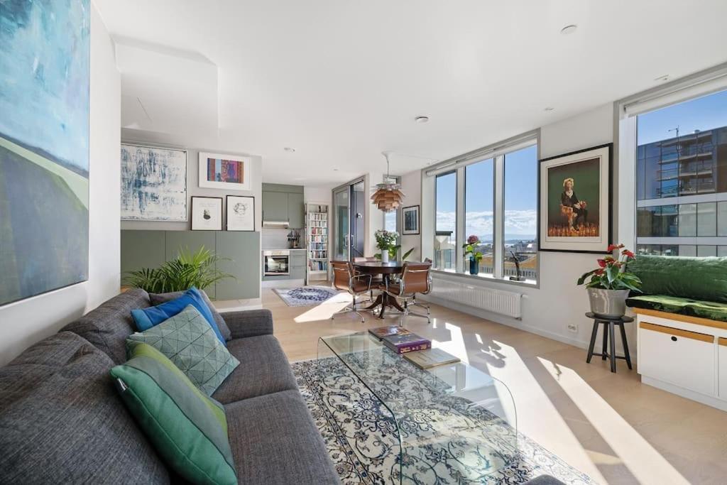 Modern 2Bed Room Sea View Apartment @ Oslo Barcode 외부 사진