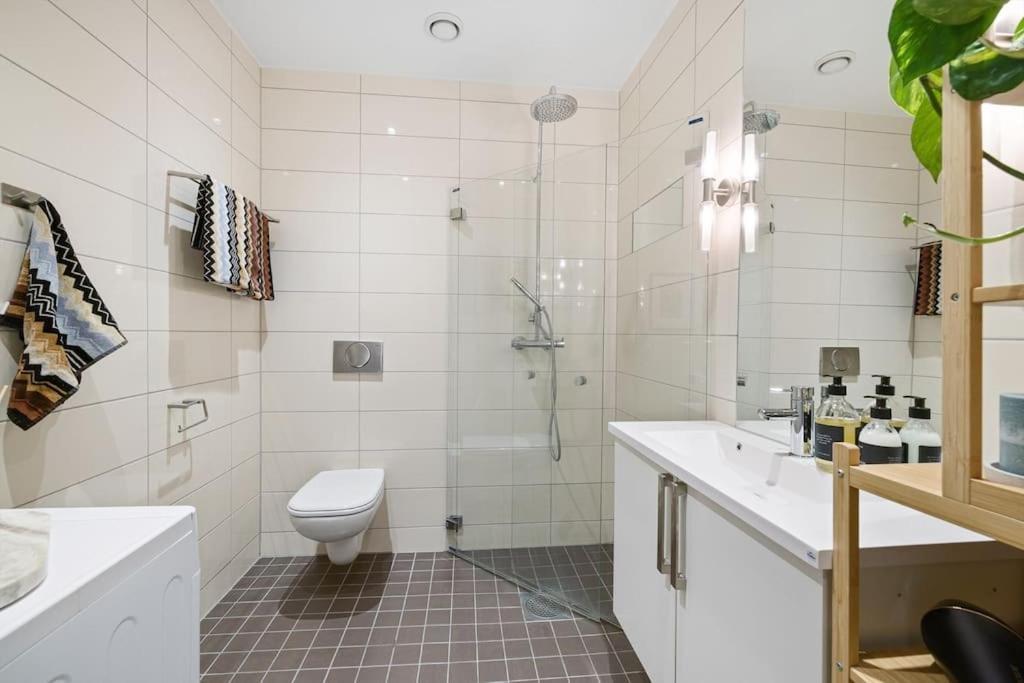Modern 2Bed Room Sea View Apartment @ Oslo Barcode 외부 사진