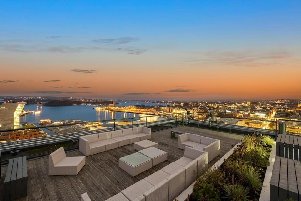 Modern 2Bed Room Sea View Apartment @ Oslo Barcode 외부 사진