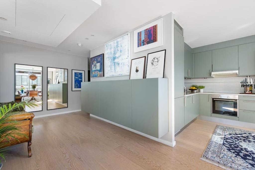 Modern 2Bed Room Sea View Apartment @ Oslo Barcode 외부 사진