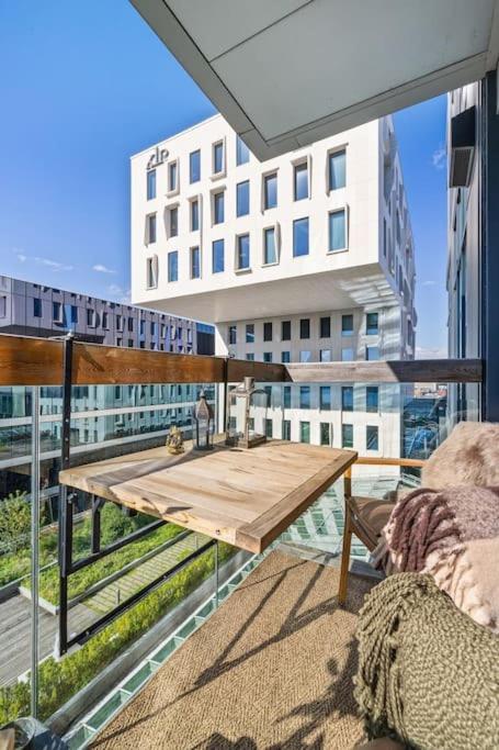 Modern 2Bed Room Sea View Apartment @ Oslo Barcode 외부 사진