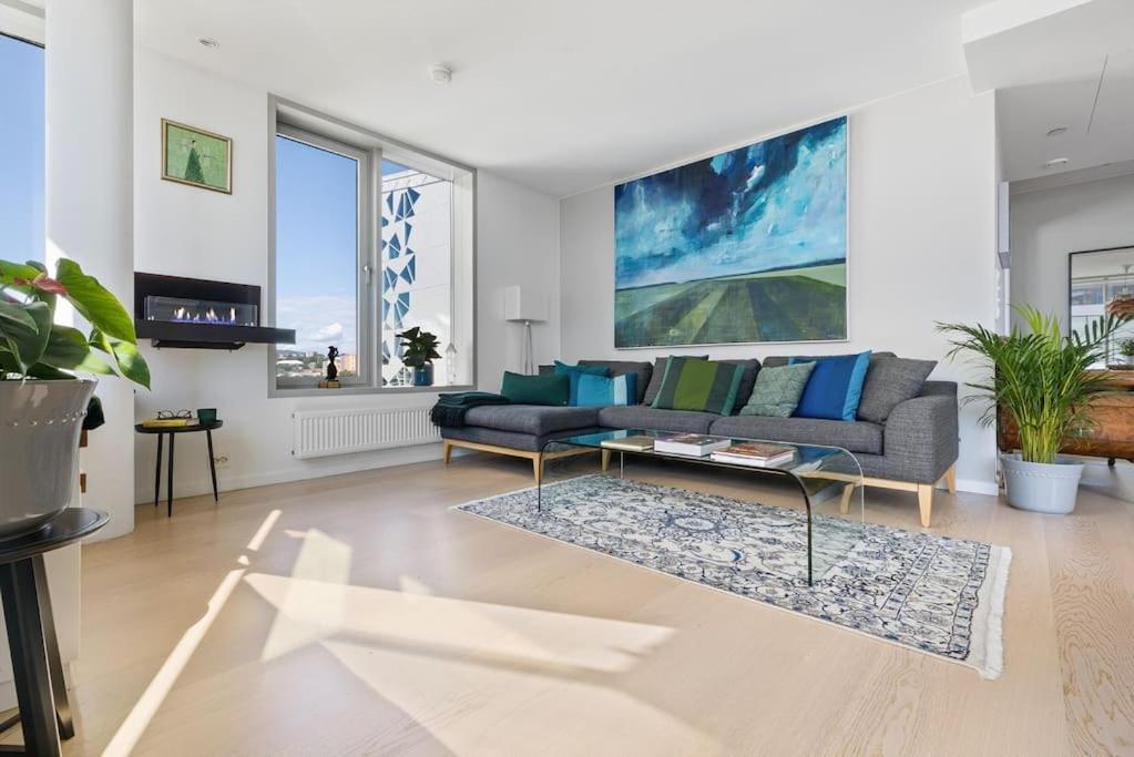 Modern 2Bed Room Sea View Apartment @ Oslo Barcode 외부 사진
