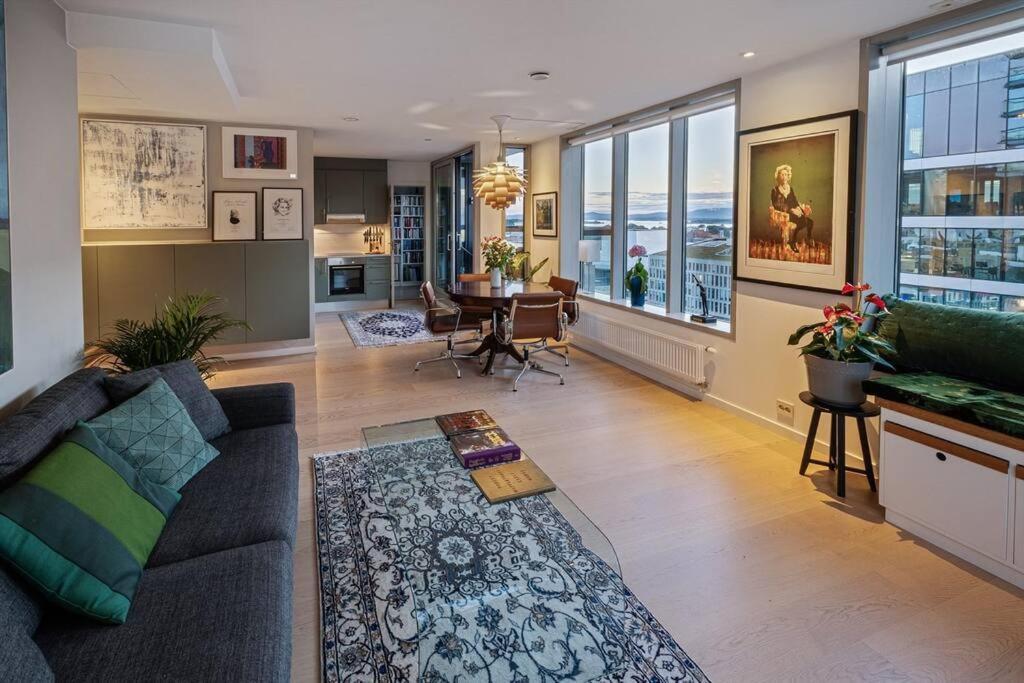 Modern 2Bed Room Sea View Apartment @ Oslo Barcode 외부 사진